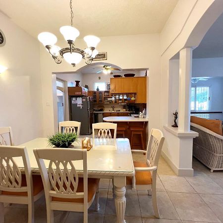 Welcome To The Unpretentious And Breezy Graceville, Steps Away From The Beach Saint James Eksteriør bilde