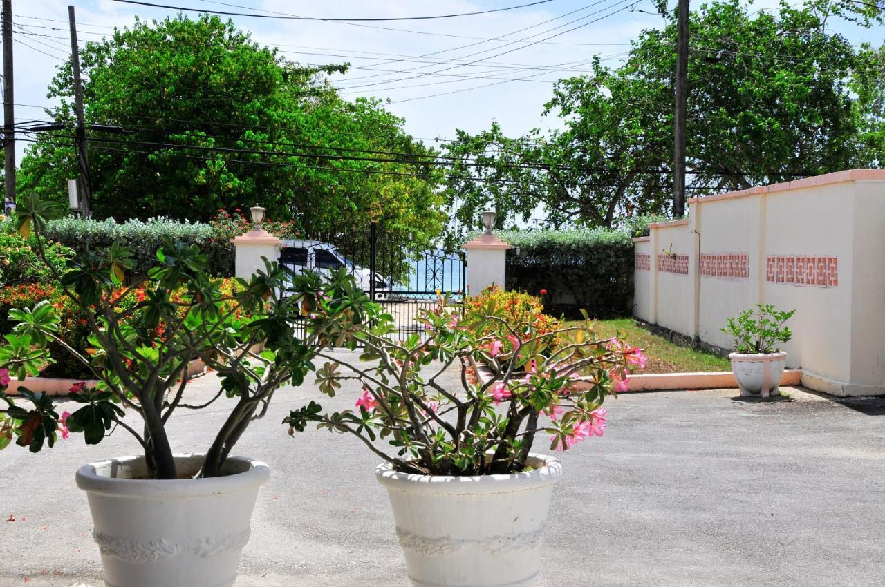 Welcome To The Unpretentious And Breezy Graceville, Steps Away From The Beach Saint James Eksteriør bilde
