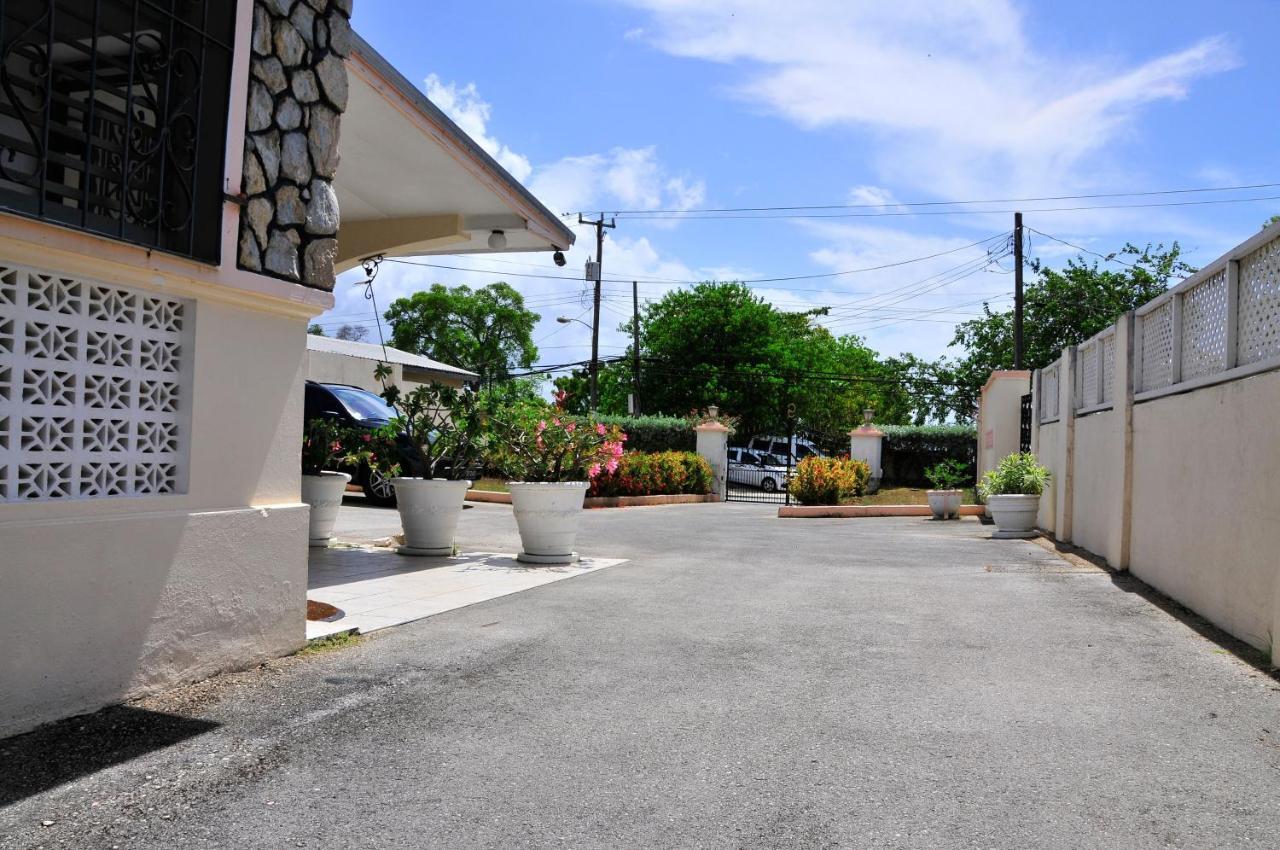 Welcome To The Unpretentious And Breezy Graceville, Steps Away From The Beach Saint James Eksteriør bilde